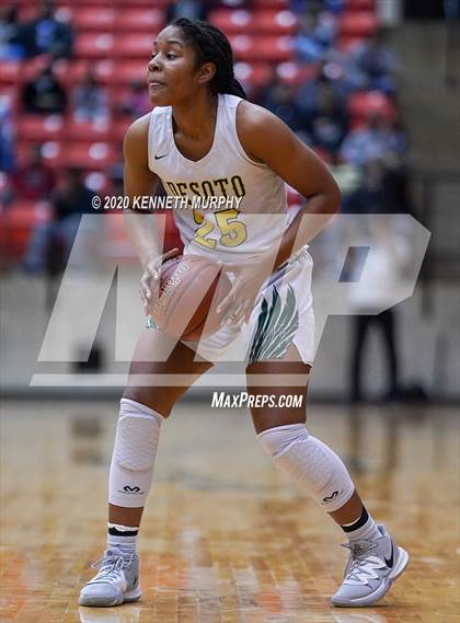 Thumbnail 1 in DeSoto vs Duncanville (6A Region I quarterfinal) photogallery.