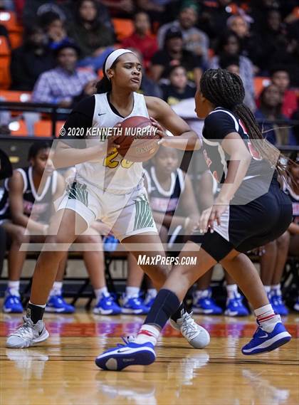 Thumbnail 3 in DeSoto vs Duncanville (6A Region I quarterfinal) photogallery.