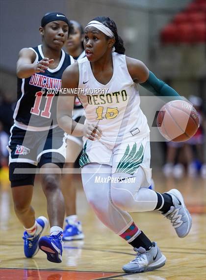 Thumbnail 2 in DeSoto vs Duncanville (6A Region I quarterfinal) photogallery.