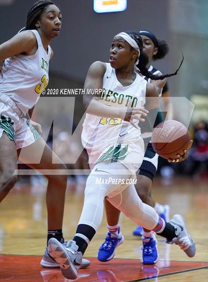 Thumbnail 1 in DeSoto vs Duncanville (6A Region I quarterfinal) photogallery.
