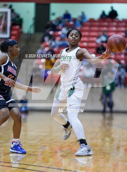 Thumbnail 1 in DeSoto vs Duncanville (6A Region I quarterfinal) photogallery.