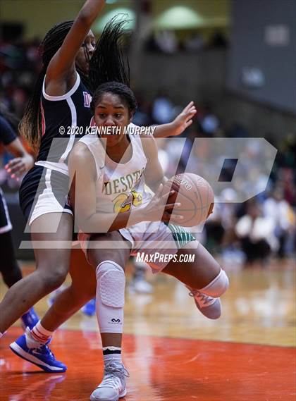 Thumbnail 2 in DeSoto vs Duncanville (6A Region I quarterfinal) photogallery.