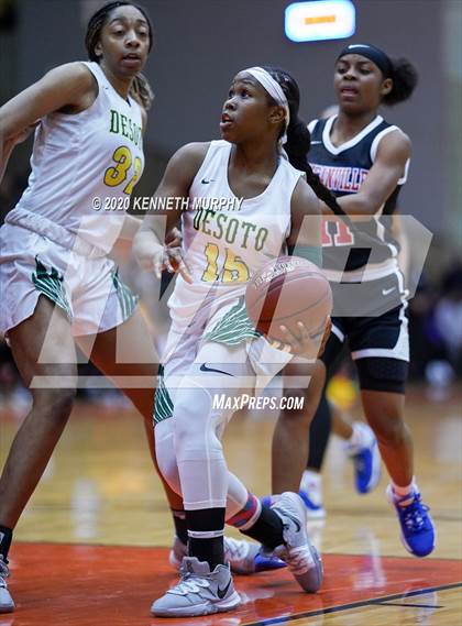 Thumbnail 2 in DeSoto vs Duncanville (6A Region I quarterfinal) photogallery.