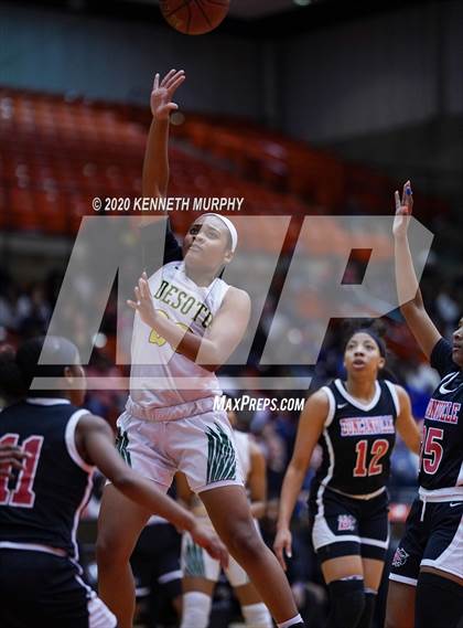Thumbnail 3 in DeSoto vs Duncanville (6A Region I quarterfinal) photogallery.