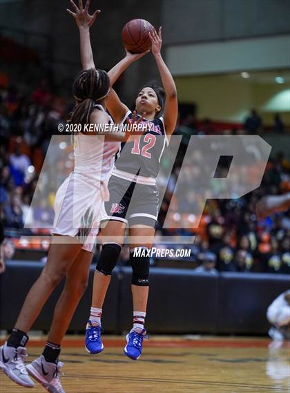 Thumbnail 1 in DeSoto vs Duncanville (6A Region I quarterfinal) photogallery.