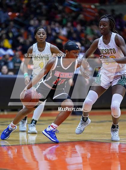 Thumbnail 3 in DeSoto vs Duncanville (6A Region I quarterfinal) photogallery.