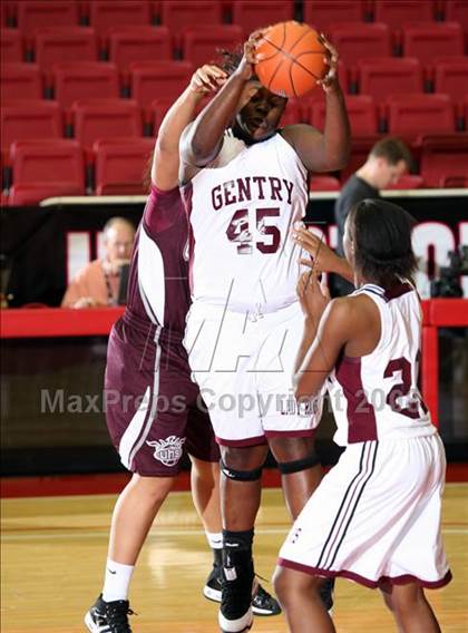 Thumbnail 3 in Gentry vs. University (T-Mobile Invitational) photogallery.