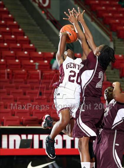 Thumbnail 1 in Gentry vs. University (T-Mobile Invitational) photogallery.