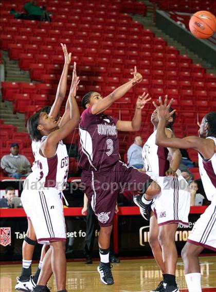 Thumbnail 3 in Gentry vs. University (T-Mobile Invitational) photogallery.