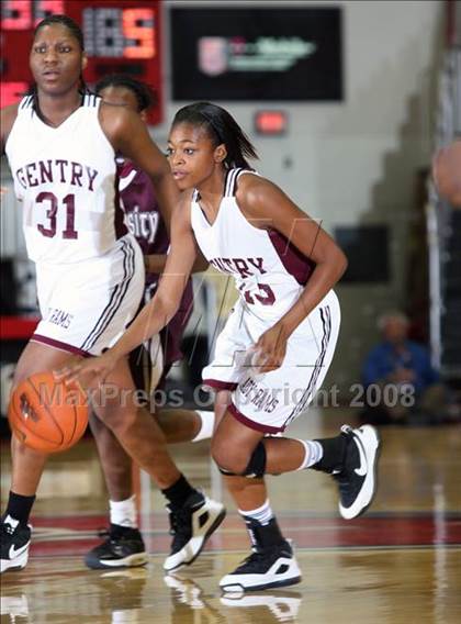 Thumbnail 3 in Gentry vs. University (T-Mobile Invitational) photogallery.