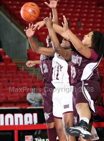 Thumbnail 1 in Gentry vs. University (T-Mobile Invitational) photogallery.