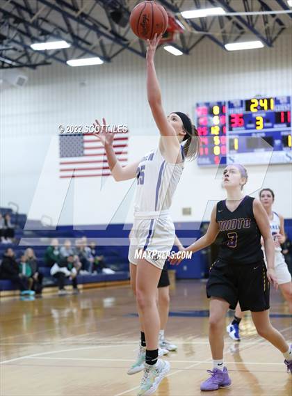 Thumbnail 3 in Unioto vs Warren (OHSAA D2 District Semifinal) photogallery.