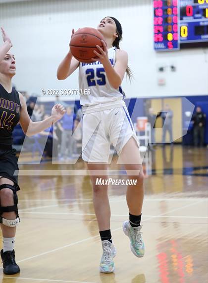 Thumbnail 1 in Unioto vs Warren (OHSAA D2 District Semifinal) photogallery.