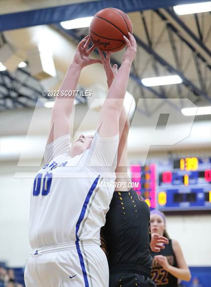 Thumbnail 2 in Unioto vs Warren (OHSAA D2 District Semifinal) photogallery.