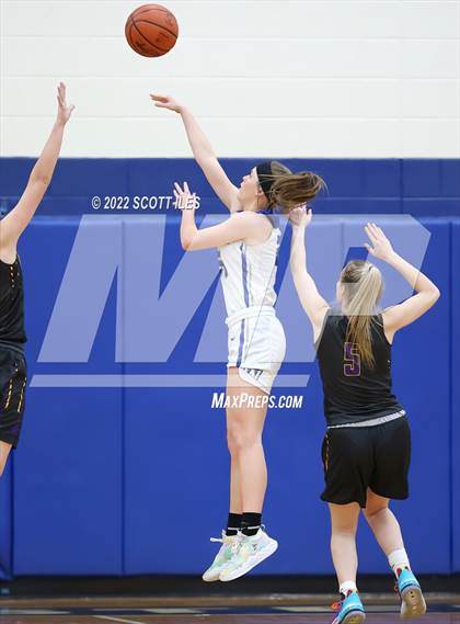 Thumbnail 3 in Unioto vs Warren (OHSAA D2 District Semifinal) photogallery.