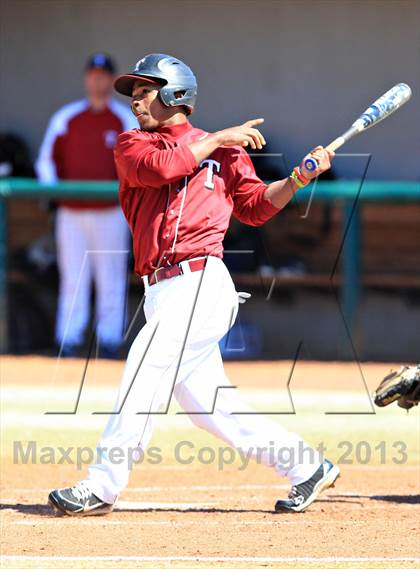 Thumbnail 1 in Eustis vs. Tullahoma (National High School Invitational) photogallery.