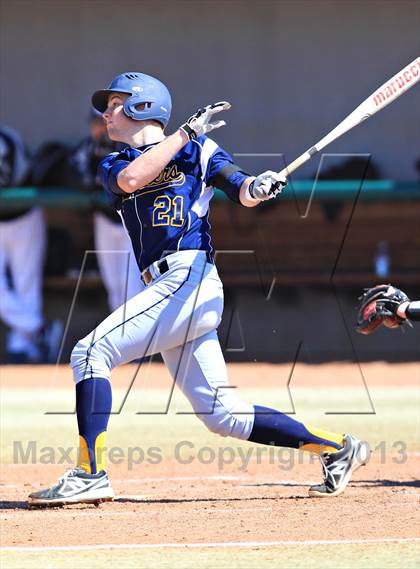 Thumbnail 2 in Eustis vs. Tullahoma (National High School Invitational) photogallery.