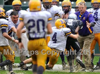 Thumbnail 3 in Madison vs. Escalon (CIF State D3 Final) photogallery.