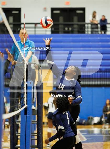 Thumbnail 1 in South Gwinnett vs Centennial photogallery.