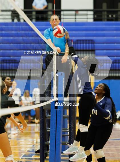 Thumbnail 3 in South Gwinnett vs Centennial photogallery.