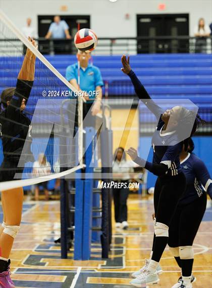 Thumbnail 3 in South Gwinnett vs Centennial photogallery.