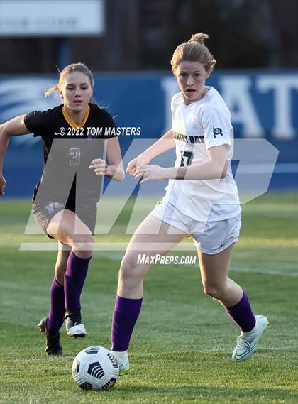 Thumbnail 3 in Charlotte Country Day School vs. Fort Mill photogallery.