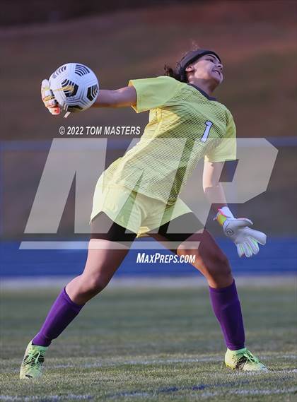Thumbnail 2 in Charlotte Country Day School vs. Fort Mill photogallery.