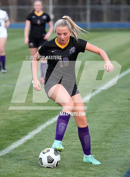Thumbnail 3 in Charlotte Country Day School vs. Fort Mill photogallery.