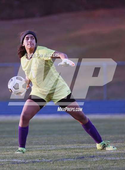 Thumbnail 3 in Charlotte Country Day School vs. Fort Mill photogallery.