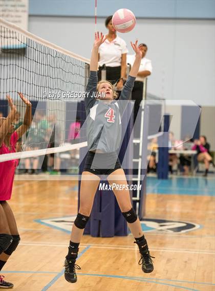 Thumbnail 3 in McGehee vs Thomas Jefferson (Penguin Volleyball Classic) photogallery.