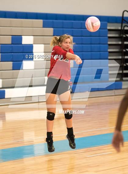 Thumbnail 3 in McGehee vs Thomas Jefferson (Penguin Volleyball Classic) photogallery.