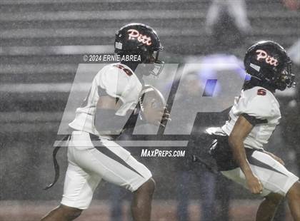 Thumbnail 3 in De La Salle vs. Pittsburg  (CIF NCS Open Final) photogallery.