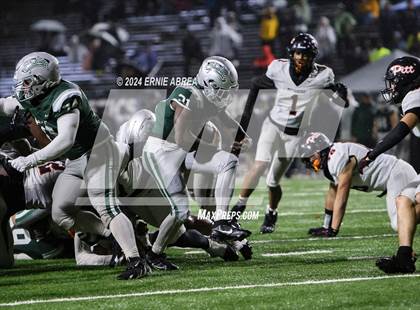 Thumbnail 3 in De La Salle vs. Pittsburg  (CIF NCS Open Final) photogallery.