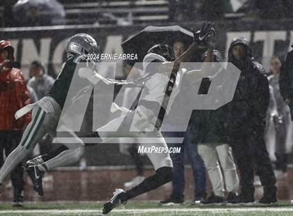 Thumbnail 2 in De La Salle vs. Pittsburg  (CIF NCS Open Final) photogallery.