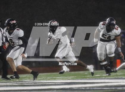 Thumbnail 3 in De La Salle vs. Pittsburg  (CIF NCS Open Final) photogallery.