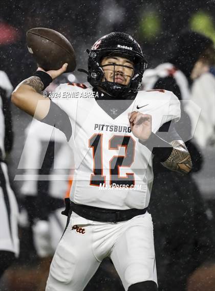 Thumbnail 3 in De La Salle vs. Pittsburg  (CIF NCS Open Final) photogallery.