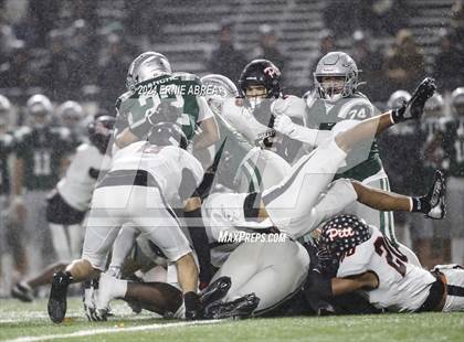 Thumbnail 3 in De La Salle vs. Pittsburg  (CIF NCS Open Final) photogallery.