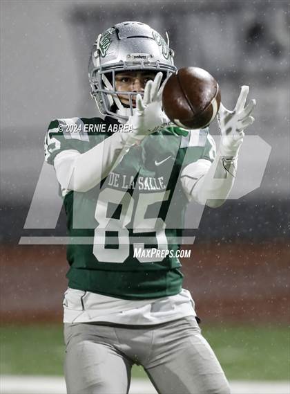 Thumbnail 3 in De La Salle vs. Pittsburg  (CIF NCS Open Final) photogallery.