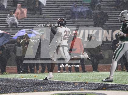 Thumbnail 3 in De La Salle vs. Pittsburg  (CIF NCS Open Final) photogallery.