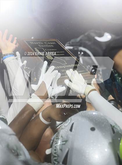 Thumbnail 3 in De La Salle vs. Pittsburg  (CIF NCS Open Final) photogallery.