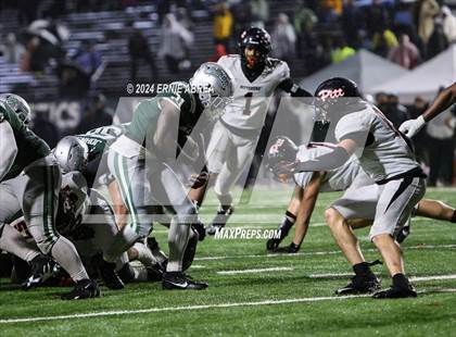 Thumbnail 3 in De La Salle vs. Pittsburg  (CIF NCS Open Final) photogallery.