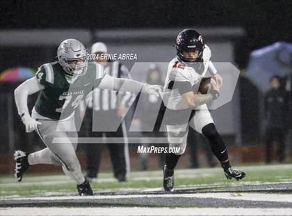 Thumbnail 2 in De La Salle vs. Pittsburg  (CIF NCS Open Final) photogallery.