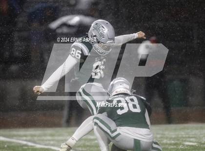 Thumbnail 3 in De La Salle vs. Pittsburg  (CIF NCS Open Final) photogallery.
