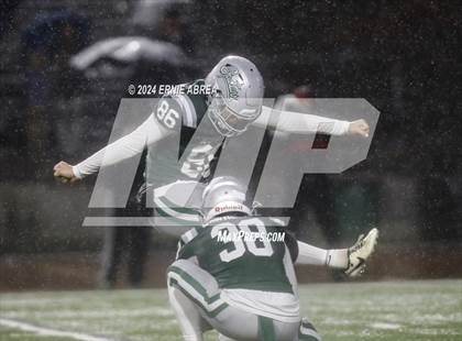 Thumbnail 2 in De La Salle vs. Pittsburg  (CIF NCS Open Final) photogallery.