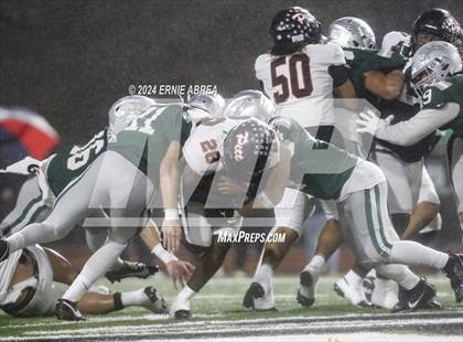 Thumbnail 2 in De La Salle vs. Pittsburg  (CIF NCS Open Final) photogallery.