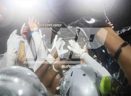Thumbnail 2 in De La Salle vs. Pittsburg  (CIF NCS Open Final) photogallery.