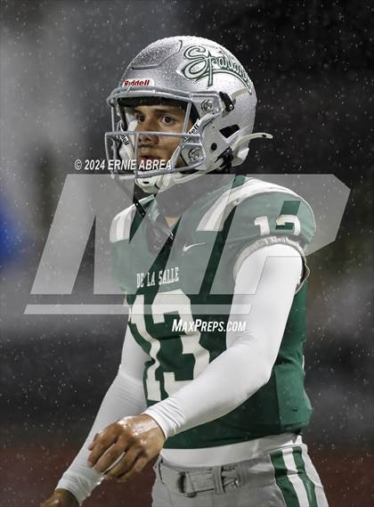 Thumbnail 2 in De La Salle vs. Pittsburg  (CIF NCS Open Final) photogallery.