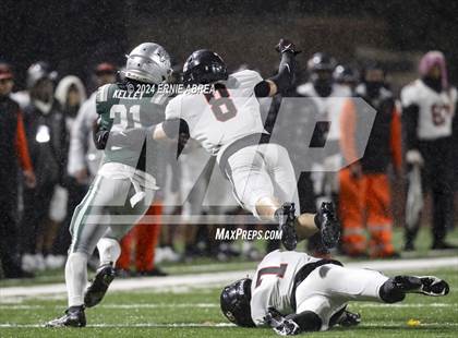 Thumbnail 3 in De La Salle vs. Pittsburg  (CIF NCS Open Final) photogallery.