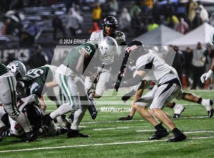 Thumbnail 2 in De La Salle vs. Pittsburg  (CIF NCS Open Final) photogallery.