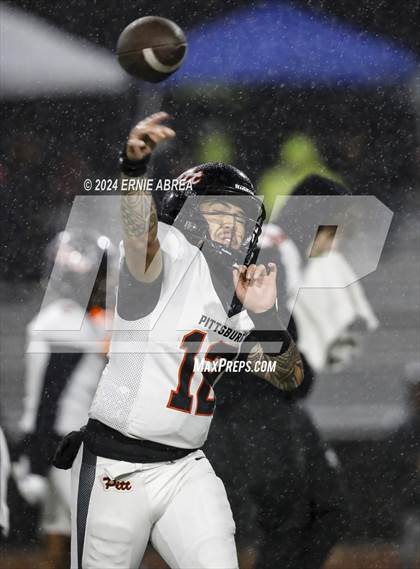 Thumbnail 1 in De La Salle vs. Pittsburg  (CIF NCS Open Final) photogallery.